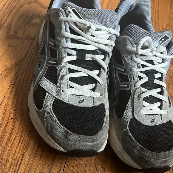 Asics Men's Athletic Shoes - Black and Gray